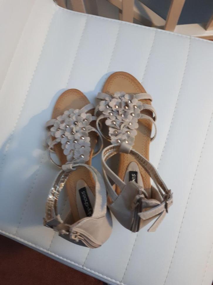 Leuke pumps, lucky shoes, maat 39, ecru, Kleding | Dames, Schoenen, Nieuw, Pumps, Overige kleuren, Ophalen of Verzenden