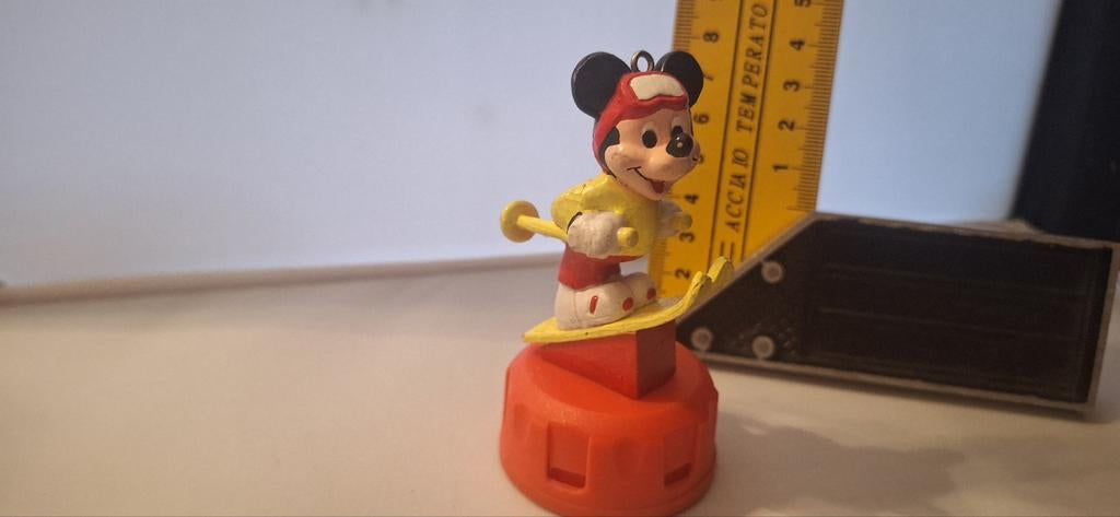 Mickey Mouse poppetje op ski's disney (1625), Dianwy, ., Ophalen of Verzenden, Zo goed als nieuw