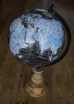 *~* Wereldbol / Globe *~* zwart met houten voet *~*, Ophalen of Verzenden, Zo goed als nieuw