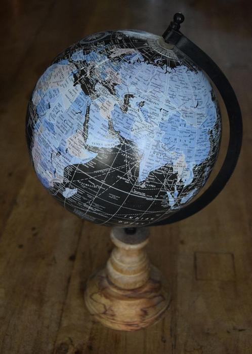 *~* Wereldbol / Globe *~* zwart met houten voet *~*, Huis en Inrichting, Woonaccessoires | Wereldbollen, Zo goed als nieuw, Ophalen of Verzenden