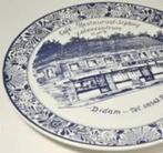 Wandbord van aardewerk in Delfts-Blauw met handbeschilderde, Ophalen of Verzenden