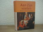 Drs. R. van Kooten - Aan Zijn voeten, Boeken, Ophalen of Verzenden, Zo goed als nieuw, Christendom | Protestants