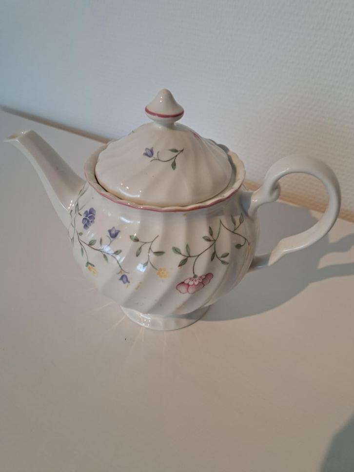 Theepot Johnson Brothers uit de serie Summer Chintz, Huis en Inrichting, Keuken | Servies, Zo goed als nieuw, Overige typen, Overige stijlen