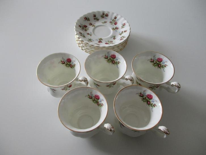 5 Kop & schotels - Royal Albert - Bone China - "Winsome", Huis en Inrichting, Keuken | Servies, Zo goed als nieuw, Kop(pen) en/of Schotel(s)