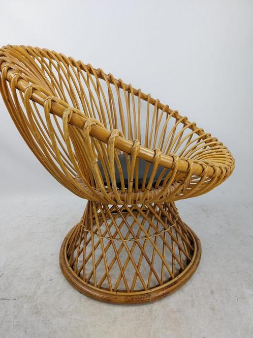 1960's rattan fauteuil door Rohé Noordwolde., Huis en Inrichting, Fauteuils, Zo goed als nieuw, 50 tot 75 cm, Minder dan 75 cm
