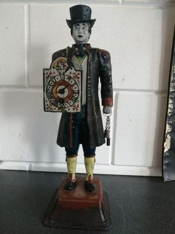 ANTIEKE CA.1850 SCHWARTZWALDER KLOKKENMAN GIETIJZER 3850 GR. beschikbaar voor biedingen