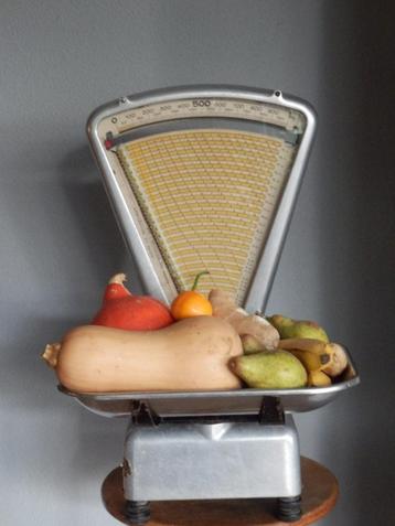 Antieke kruideniersweegschaal, ook zeer decoratief beschikbaar voor biedingen