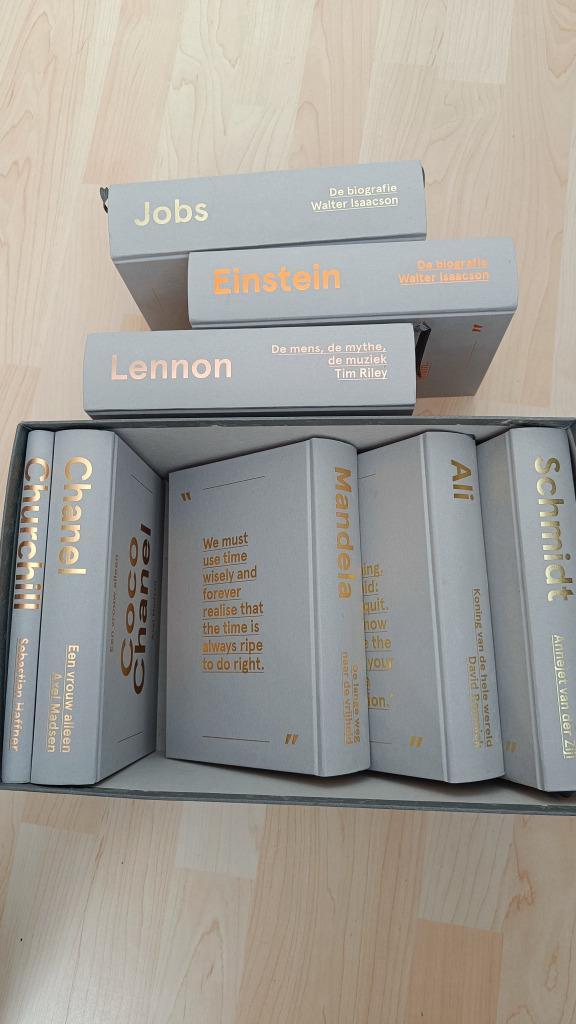 Acht biografieën in box, Boeken, Biografieën, Zo goed als nieuw, Ophalen of Verzenden