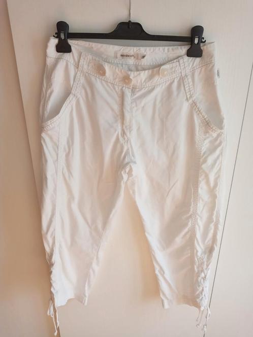 40 Superleuke witte broek 3/4 pijpen met striklint steekzak, Kleding | Dames, Broeken en Pantalons, Zo goed als nieuw, Maat 38/40 (M)