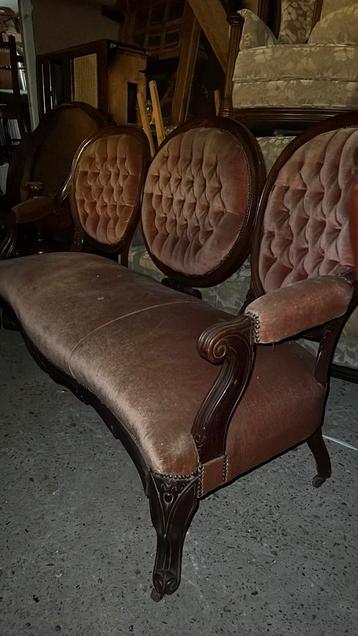 Antiek biedermeier medalion bank beschikbaar voor biedingen