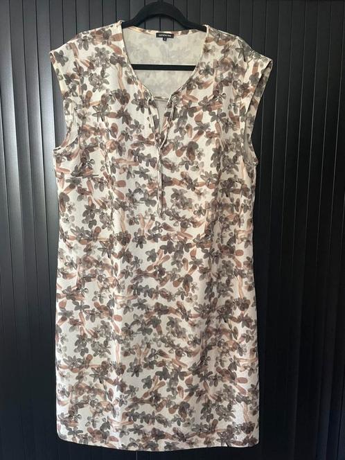 Stijlvol jurkje taupe tinten Caroline Biss 44/46 zgan, Kleding | Dames, Jurken, Zo goed als nieuw, Maat 42/44 (L), Overige kleuren