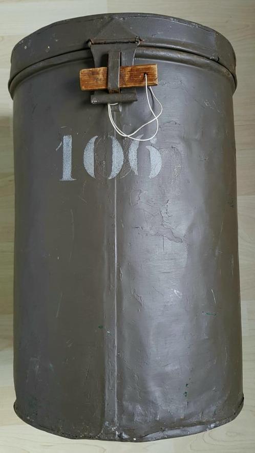 Leuk oud grenadiers kolbak blik., Verzamelen, Militaria | Algemeen, Landmacht, Kist of Geocache, Nederland, Ophalen of Verzenden