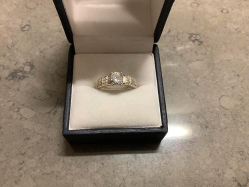 Ring chique zilver 1 grote en 24 kleine zirkonia 16 1/4, Sieraden, Tassen en Uiterlijk, Ringen, Gebruikt, Dame of Heer, Kleiner dan 17