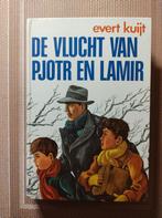 De vlucht van Pjotr en lamir. Van Evert Kuijt., Ophalen of Verzenden, Zo goed als nieuw