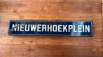 Emaille straatnaambord Nieuwerhoekplein, Ophalen