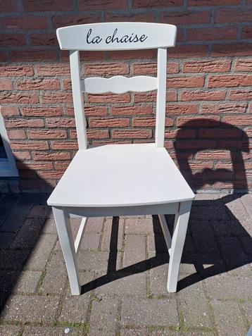 Witte stoel beschikbaar voor biedingen