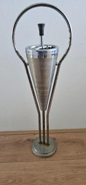 Vintage 1970s metal ashtray beschikbaar voor biedingen