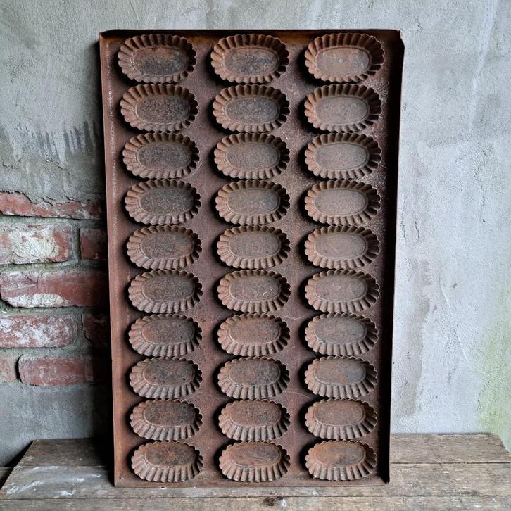 Grote XL oud brocante bakplaat bakvorm 30 bakvormpjes Etage3, Huis en Inrichting, Woonaccessoires | Overige, Gebruikt, Ophalen of Verzenden