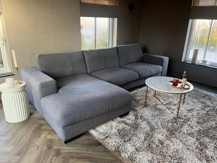 Grote grijze bank met chaise longue - 340cm, plus vloerkleed, Huis en Inrichting, Banken | Bankstellen, Gebruikt, Hoekbank, Vierpersoons of meer