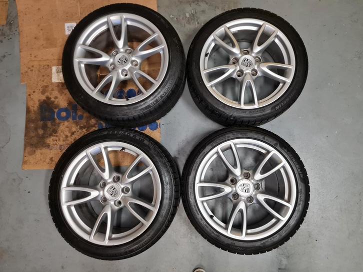 Porsche velgen 18" winterbanden, Auto diversen, Wieldoppen, Ophalen of Verzenden