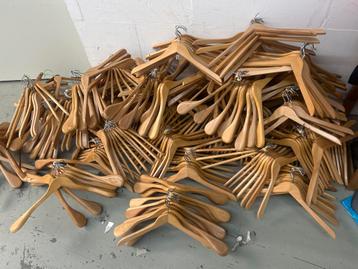Houten Kledinghangers - Grote Partij - 150 stuks! beschikbaar voor biedingen
