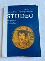 STUDEO Latijnse Grammatica - Caroline Fisser, Boeken, Ophalen of Verzenden, Alpha, Gelezen, Overige niveaus