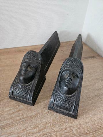 Gietijzeren haardbokken voor in openhaard beschikbaar voor biedingen