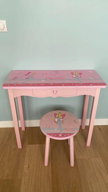 Bureau’tje / tafeltje met krukje beschikbaar voor biedingen