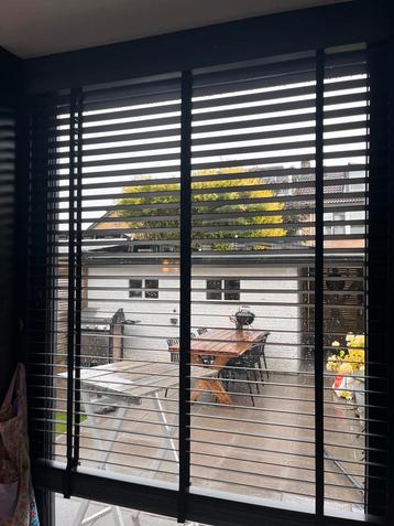Antraciet Houten Jaloezieën beschikbaar voor biedingen