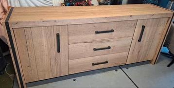 Dressoir  beschikbaar voor biedingen