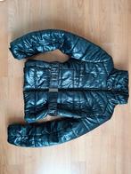 Leuke zwarte gewatteerde H&M jas met gesp maat 36/38, Ophalen of Verzenden, Zo goed als nieuw, Maat 36 (S), Zwart
