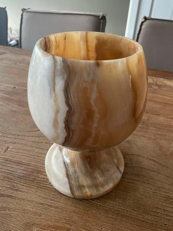 Marmeren glas , vaas. beschikbaar voor biedingen