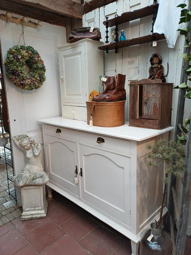 Oud dressoir, wit meubel, oude kast, 2 deurs kast, commode, Antiek en Kunst, Curiosa en Brocante, Ophalen