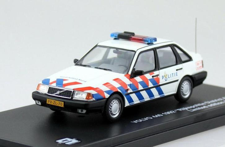 28676: Volvo 440 - Rijkspolitie District Alkmaar - 1992 1:43, Hobby en Vrije tijd, Modelauto's | 1:43, Nieuw, Auto, Overige merken