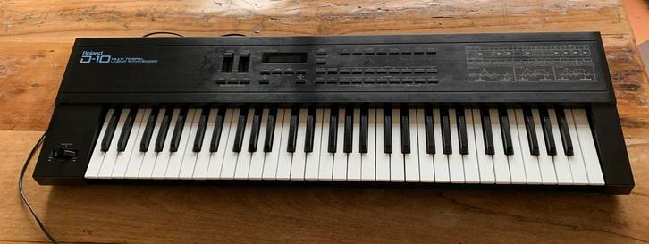 Roland D-10 synthesizer in goede conditie, Muziek en Instrumenten, Synthesizers, Gebruikt, 61 toetsen, Roland, Met koffer of flightcase