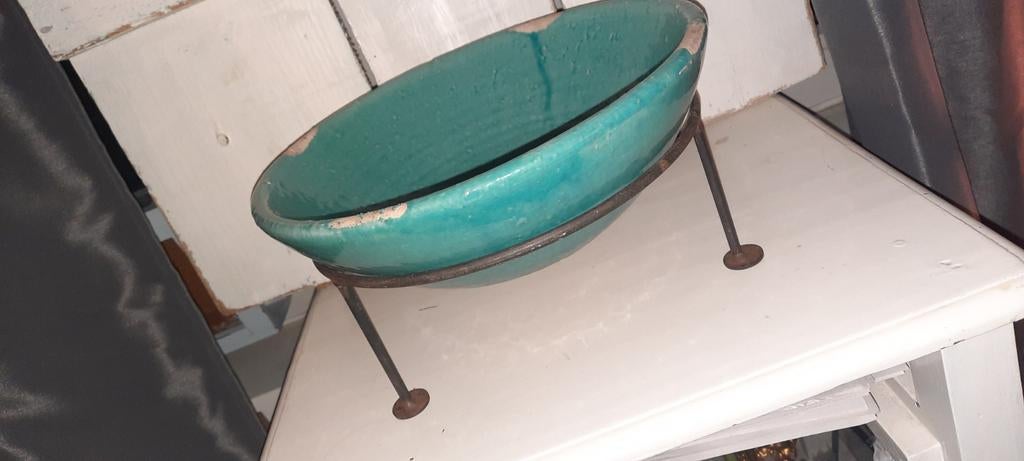 PTMD turquoise schaal op gietijzeren standaard., Huis en Inrichting, Woonaccessoires | Schalen en Manden, Ophalen of Verzenden
