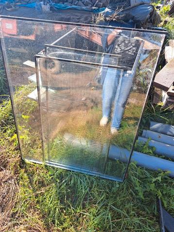 Gratis Dubbelglas Ruit 113x93 beschikbaar voor biedingen