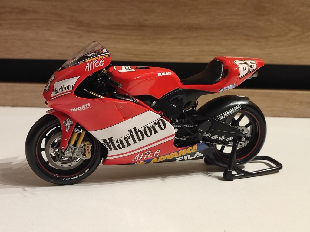Minichamps: Ducati Desmosedici GP4 - Capirossi - Marlboro, Ophalen of Verzenden, Zo goed als nieuw, 1:9 t/m 1:12, Motor
