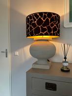 Tafellamp met zgan giraffe print lampenkap, Huis en Inrichting, Minder dan 50 cm, Gebruikt, Landelijk, Hout