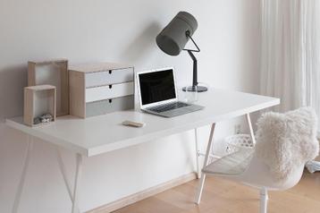 Stijlvol bureau werktafel mooi wit Ikea schragen