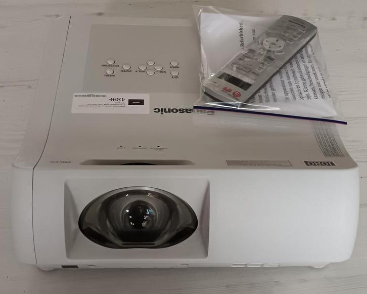 Panasonic hd short throw beamer, Audio, Tv en Foto, Beamers, Ophalen of Verzenden