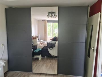 Grote kledingkast met spiegel 270cm. Leveren en monteren mgl beschikbaar voor biedingen