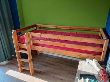 Mooie Houten Hoogslaper beschikbaar voor biedingen