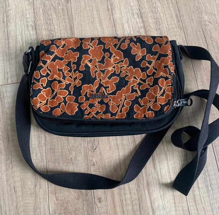 Kipling ZGAN zwart schoudertasje., Sieraden, Tassen en Uiterlijk, Tassen | Schoudertassen, Zo goed als nieuw, Kipling, Zwart, Ophalen of Verzenden