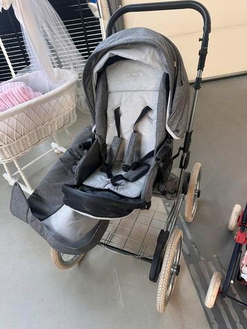 First kinderwagen beschikbaar voor biedingen