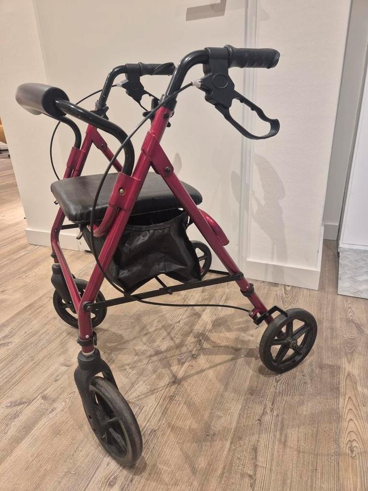 GEKEURDE Vittility rollator Z.g.a. NIEUW twv 180 euro, Diversen, Rollators, Zo goed als nieuw, Lichtgewicht, Ophalen of Verzenden