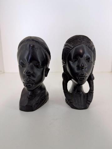 Afrikaanse bustes – man en vrouw (set van 2, 19 cm) beschikbaar voor biedingen