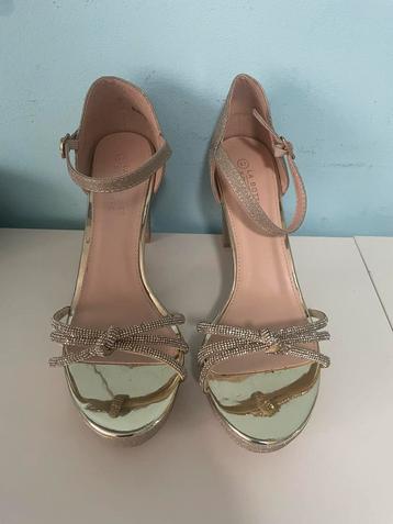 Mooie gouden pumps maat 41 zgan met doos beschikbaar voor biedingen