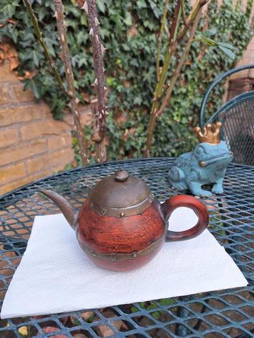 Yixing 19e eeuws theepotje beschikbaar voor biedingen