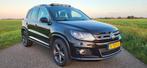 VW Tiguan NL Auto Eerste eigenaar R-LIne 1.4 TSI 160 Pk Pano, Voorwielaandrijving, Euro 5, Zwart, 4 cilinders